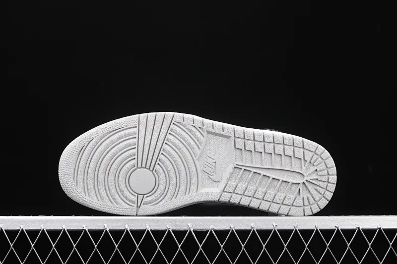All categories Air Jordan Jordan series basketball shoes Air Jordan 1 Mid Air Jordan 1 Mid AJ1 Joe 1 Zhongbang black cement color 554724-060
